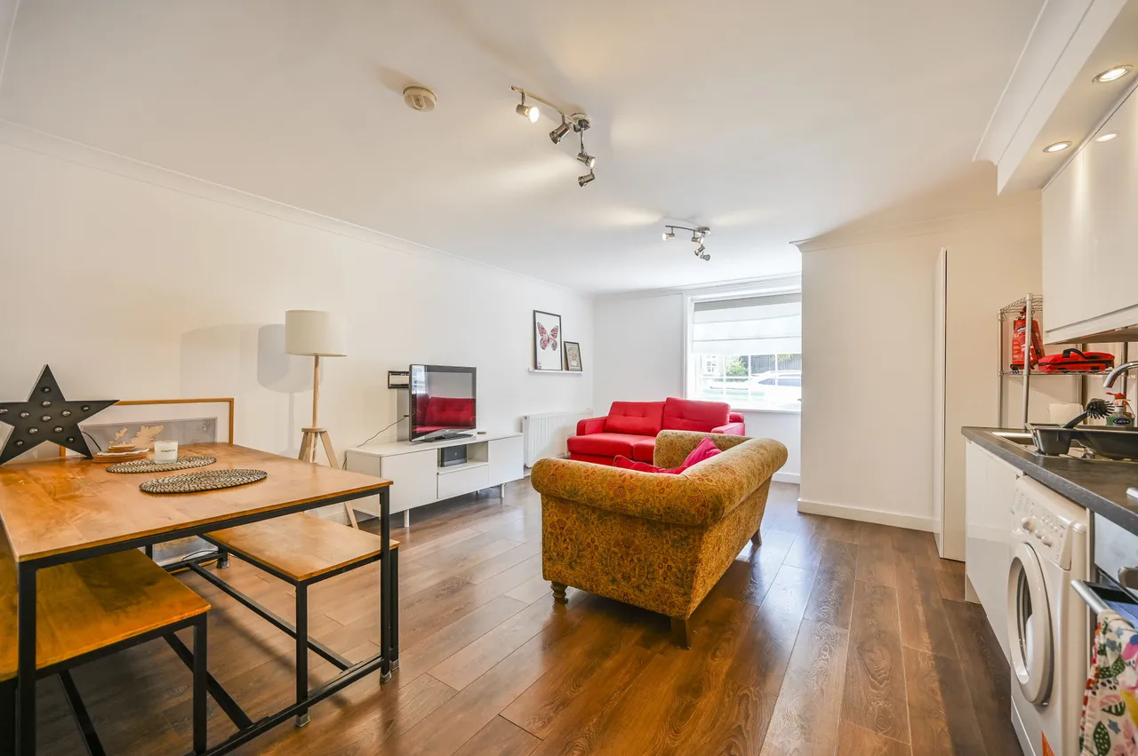 1, Wilding Court 64a, London, photo 6
