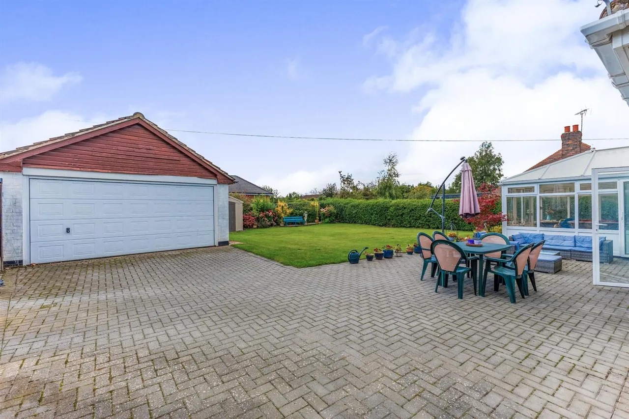 Nuneaton Road, Bulkington, CV12, photo 20