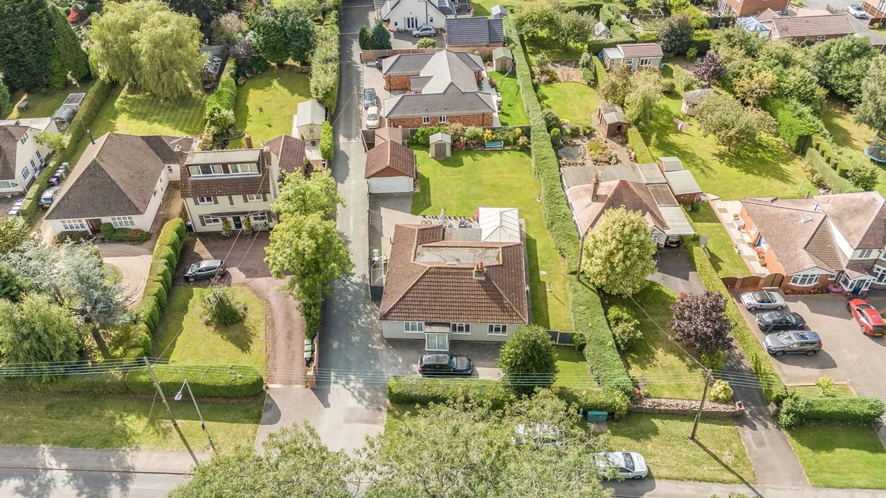 Nuneaton Road, Bulkington, CV12, photo 4
