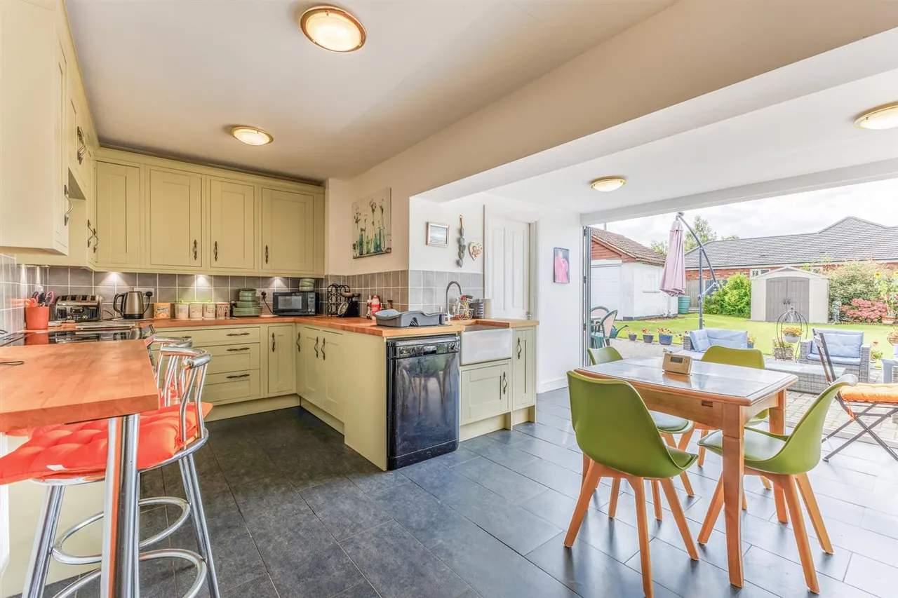 Nuneaton Road, Bulkington, CV12, photo 8