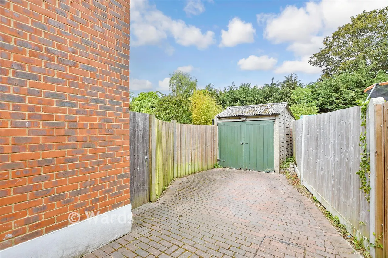 Oliver Crescent, Farningham, DA4, photo 18