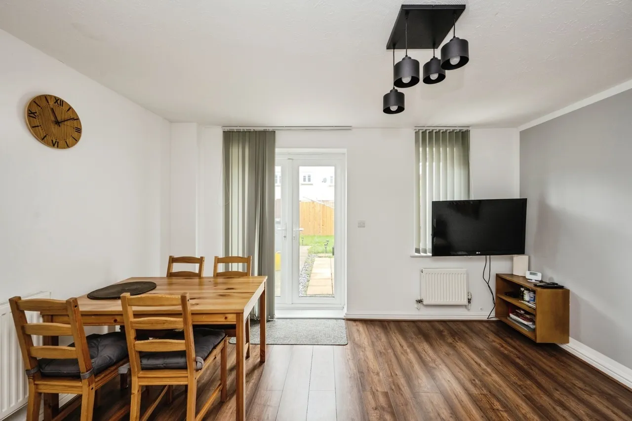Six Mills Avenue, Gorseinon, SA4, photo 9