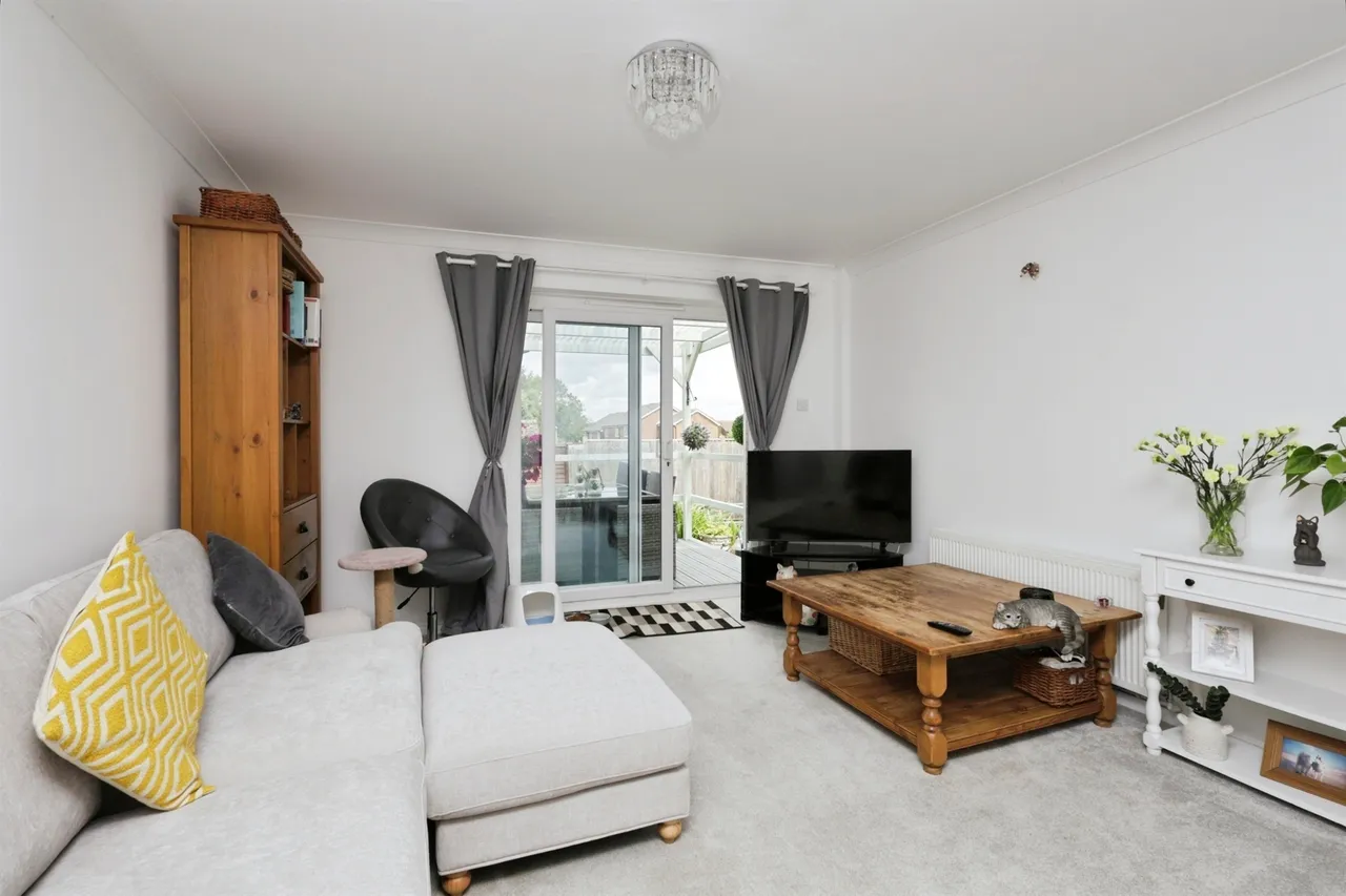 Howlett Drive, Hailsham, BN27, photo 3