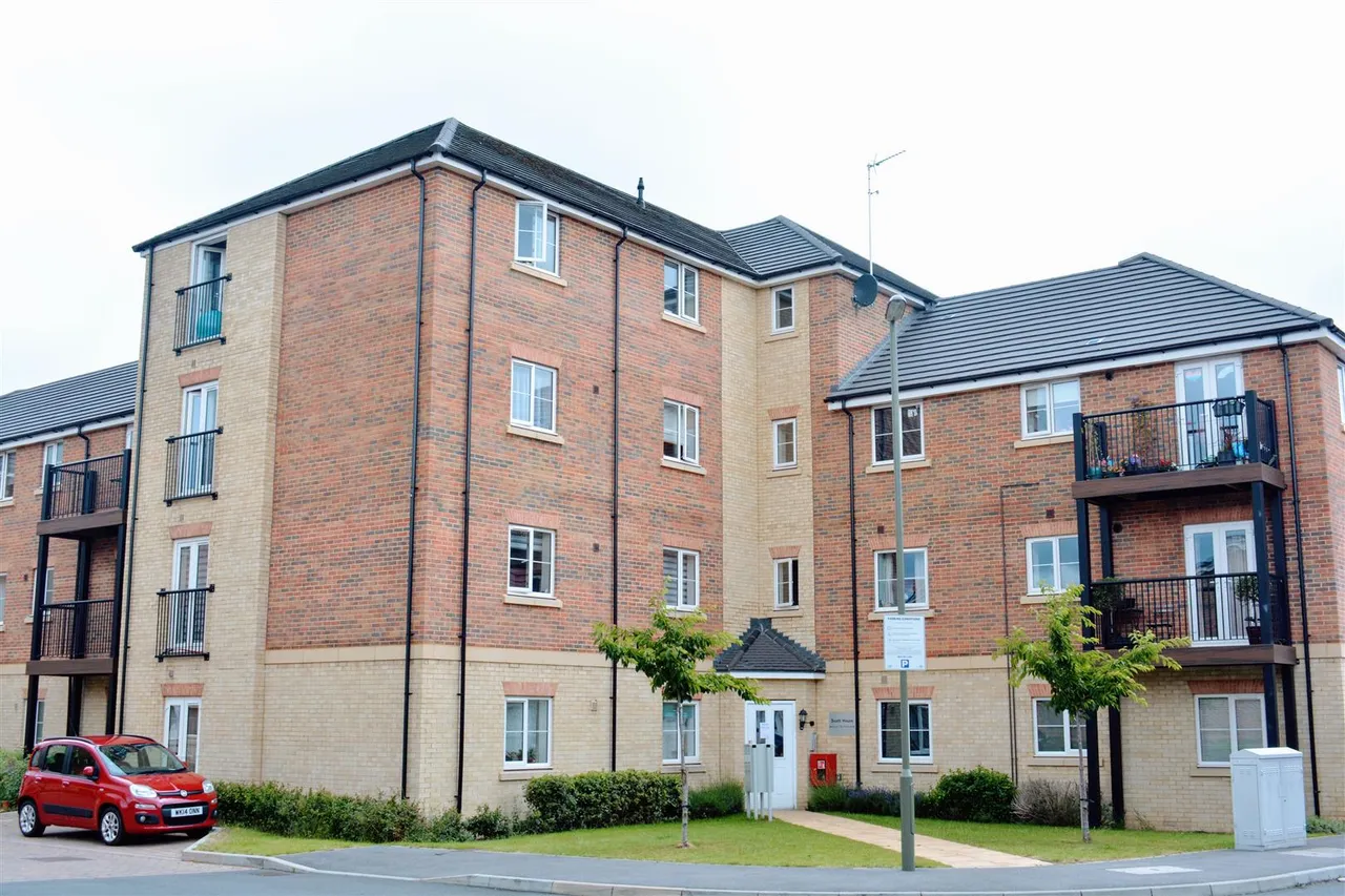2 bed flat to rent — Winter Close, Epsom, Surrey, KT17 1AN
