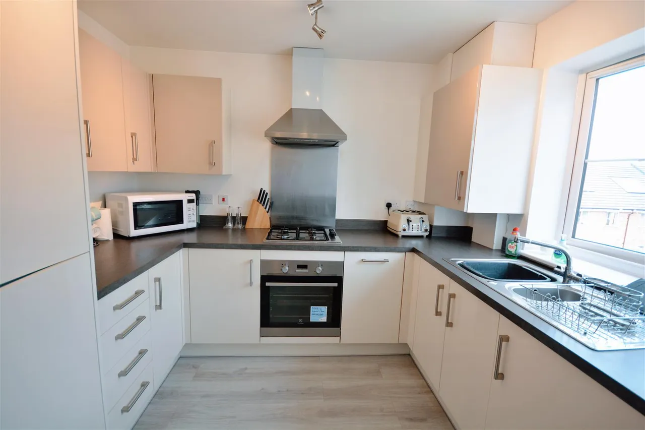 Winter Close, Epsom, Surrey, KT17 1AN, photo 2