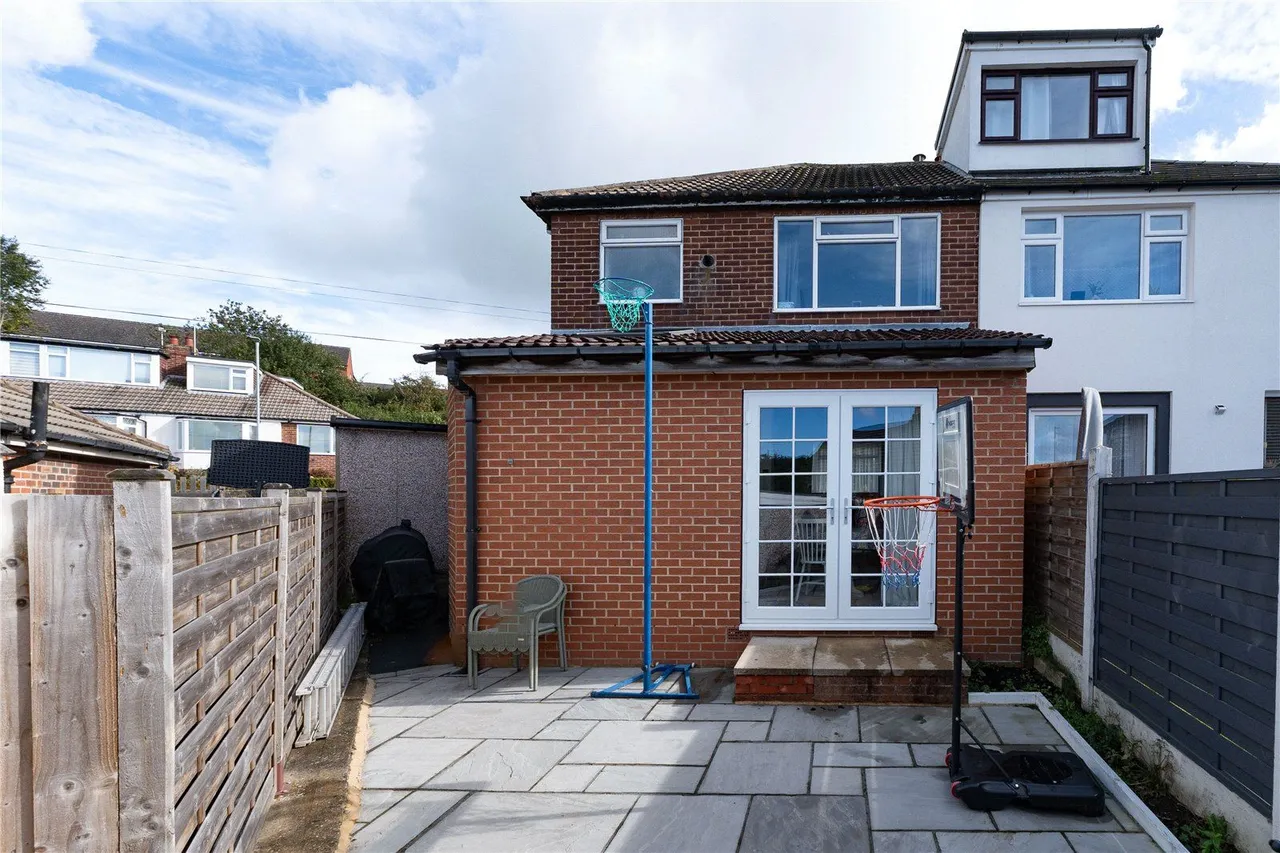 Banksfield Avenue, Yeadon, LS19, photo 9