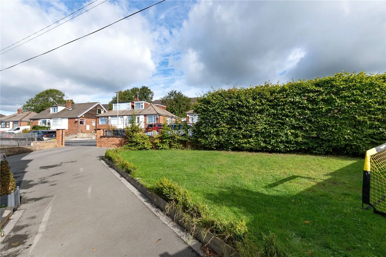 Banksfield Avenue, Yeadon, LS19, photo 10