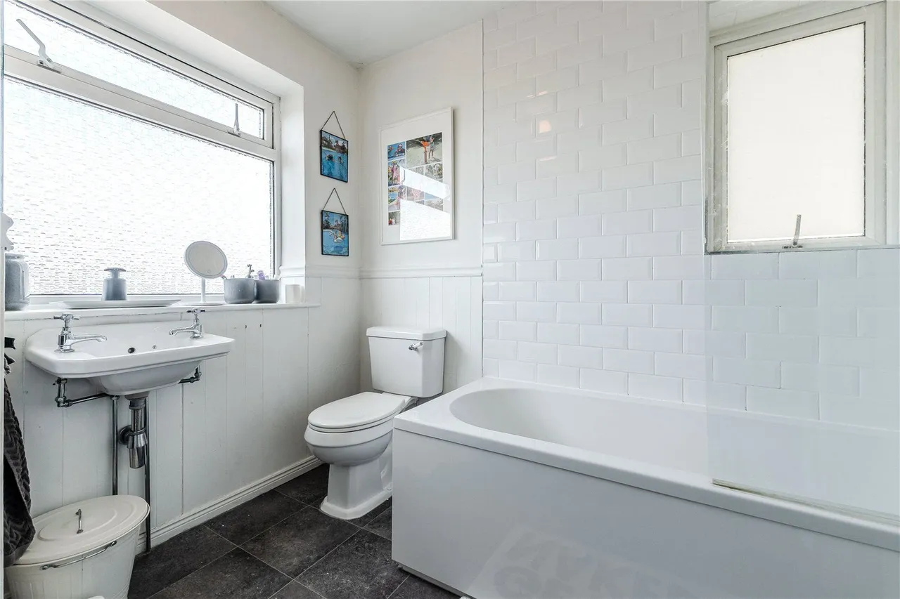 Banksfield Avenue, Yeadon, LS19, photo 8