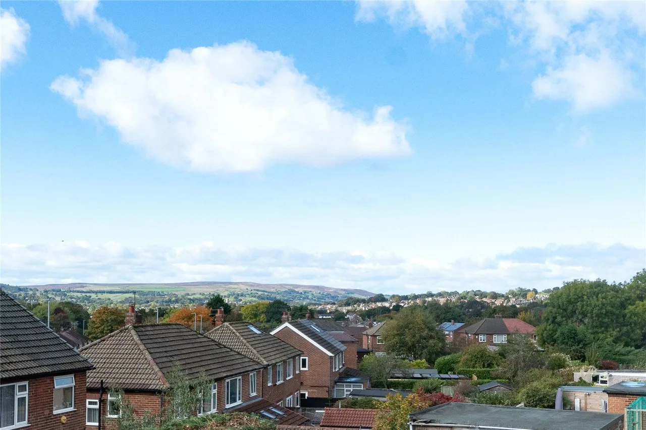 Banksfield Avenue, Yeadon, LS19, photo 16