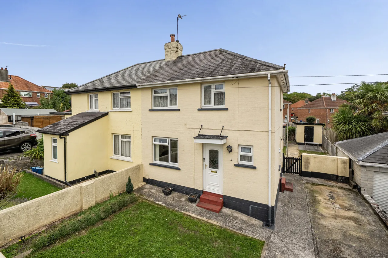 3 bed property for sale, Manor Road, Newton Abbot, TQ12