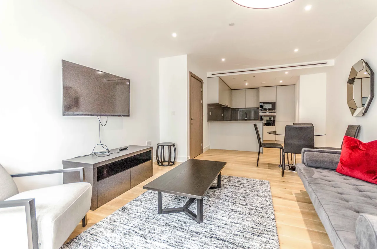 Flat 602, Admiralty House, 150 Vaughan Way, London, photo 3