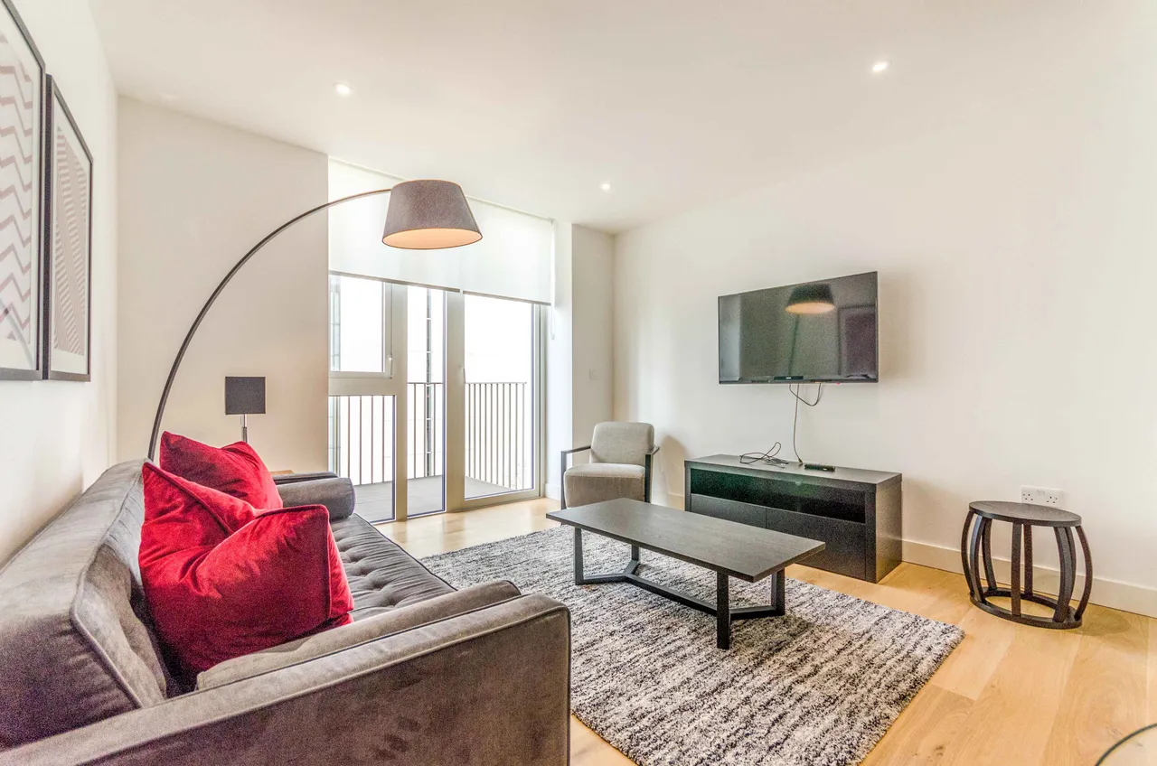 Flat 602, Admiralty House, 150 Vaughan Way, London, photo 2