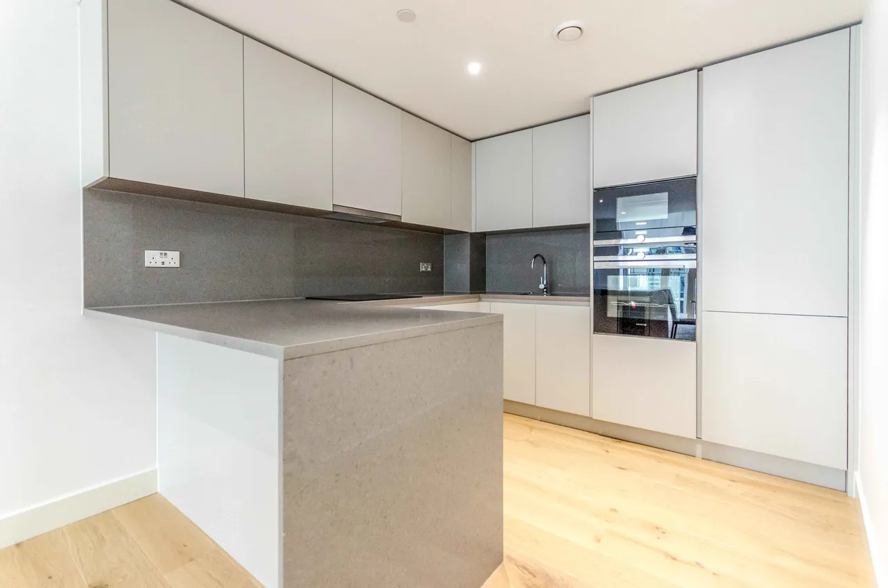 Flat 602, Admiralty House, 150 Vaughan Way, London, photo 6