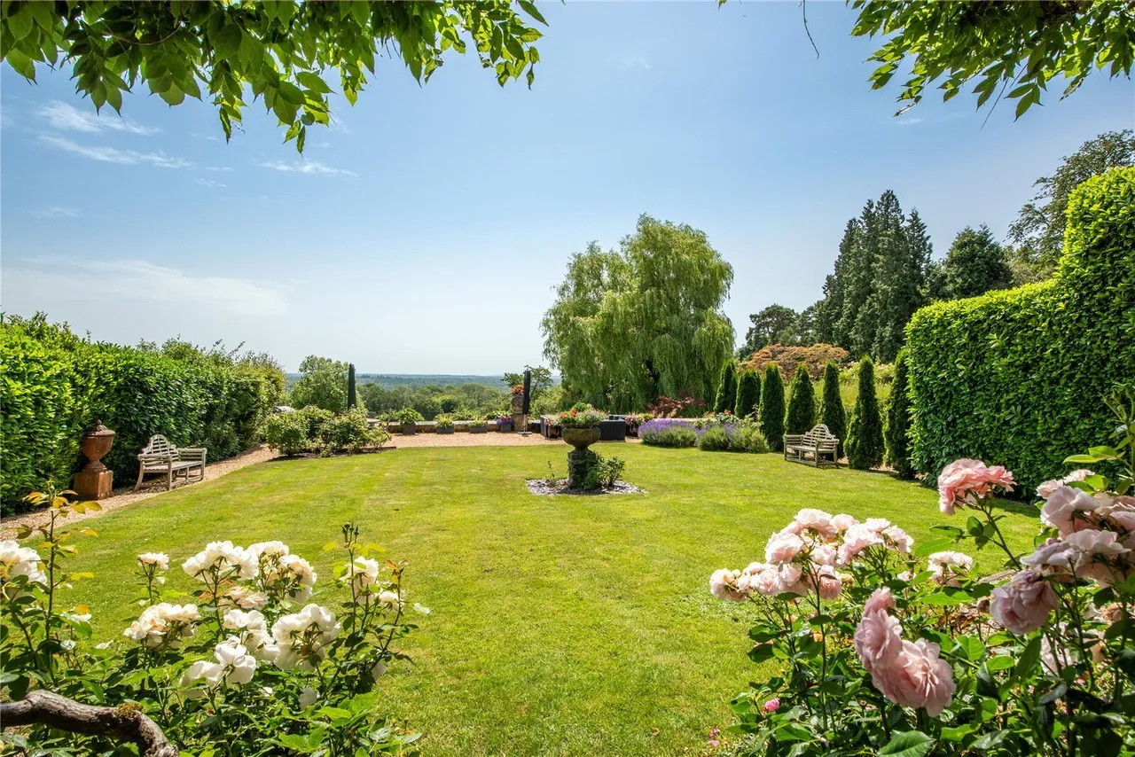 Broome Hall, Coldharbour, RH5, photo 4