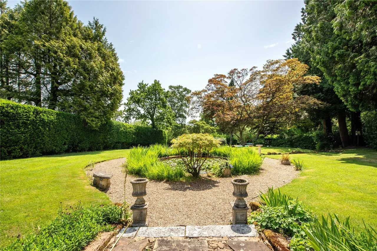 Broome Hall, Coldharbour, RH5, photo 33