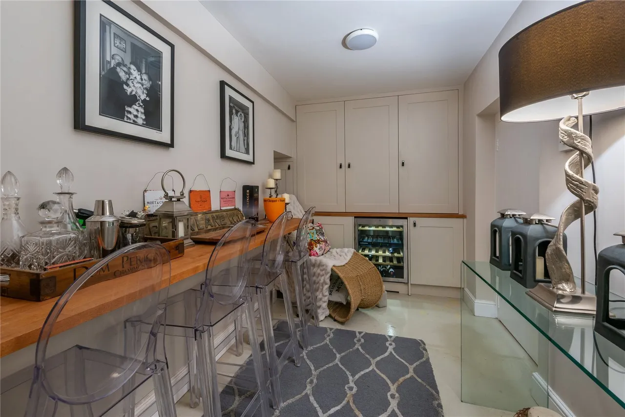 Broome Hall, Coldharbour, RH5, photo 29