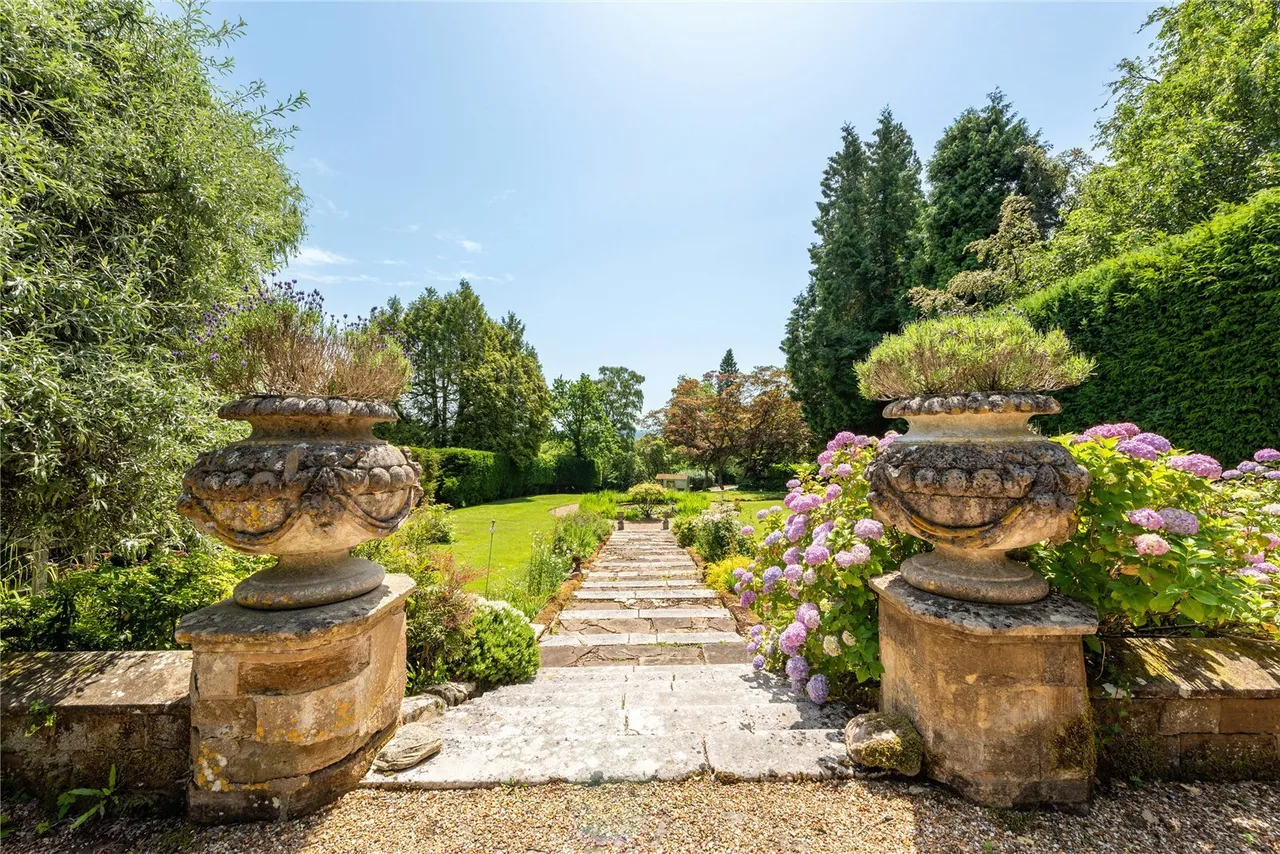 Broome Hall, Coldharbour, RH5, photo 7