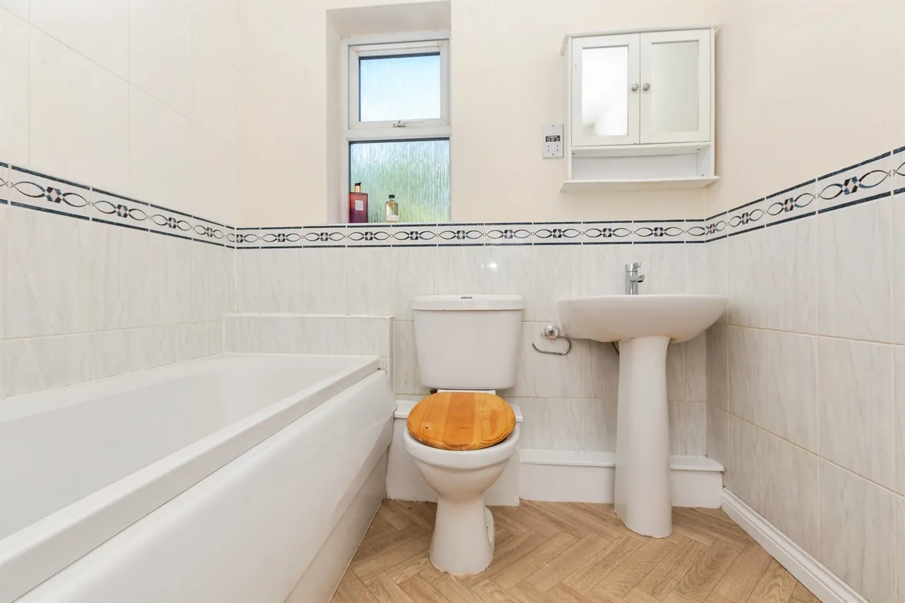 Knightsbridge Place, Aylesbury, photo 11