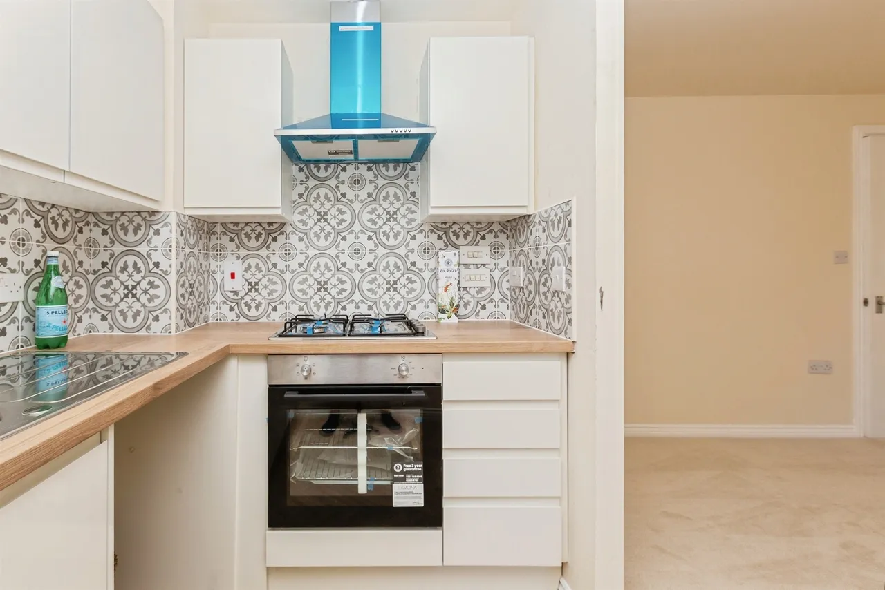 Knightsbridge Place, Aylesbury, photo 10