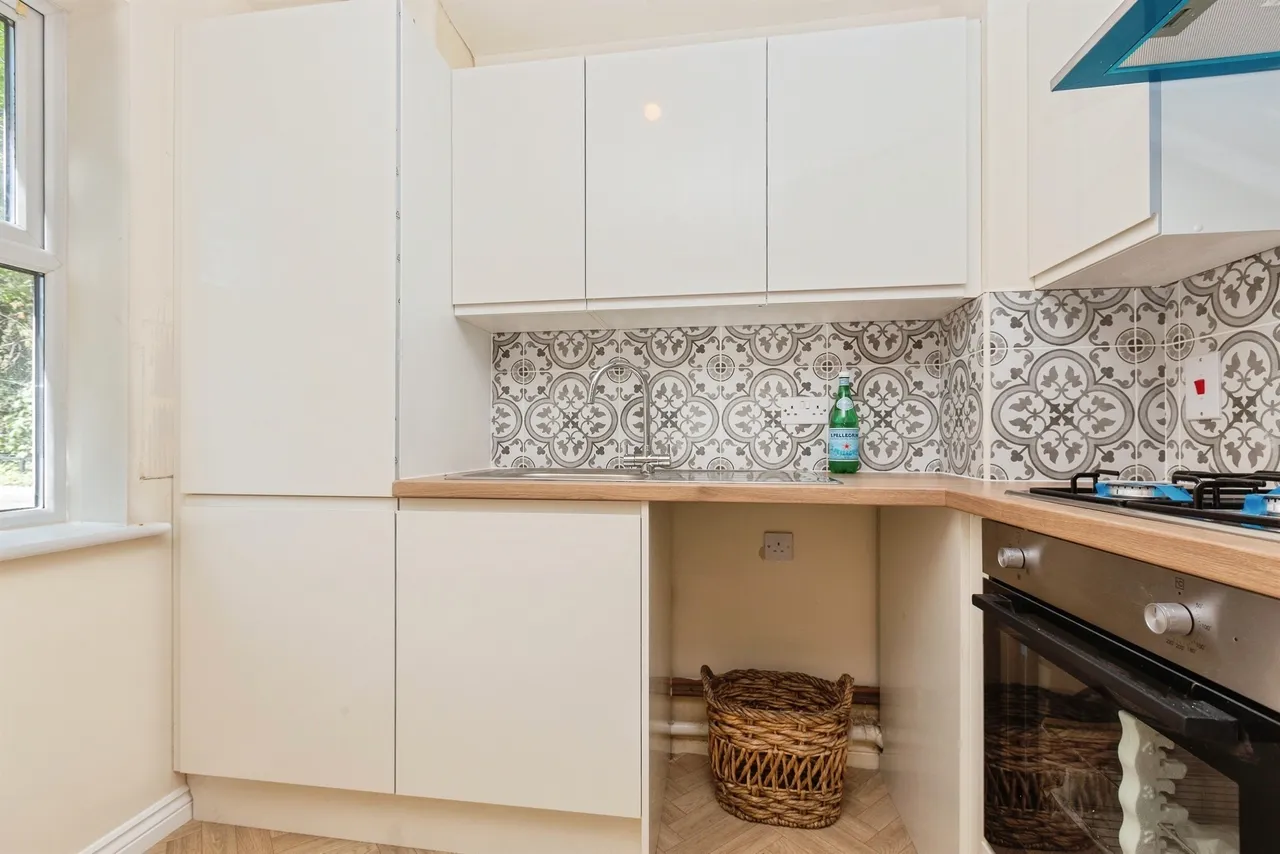 Knightsbridge Place, Aylesbury, photo 9