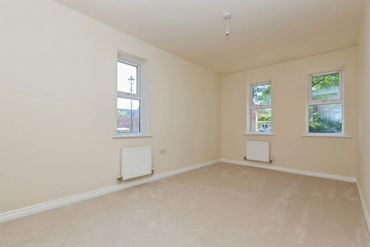 Knightsbridge Place, Aylesbury, photo 4