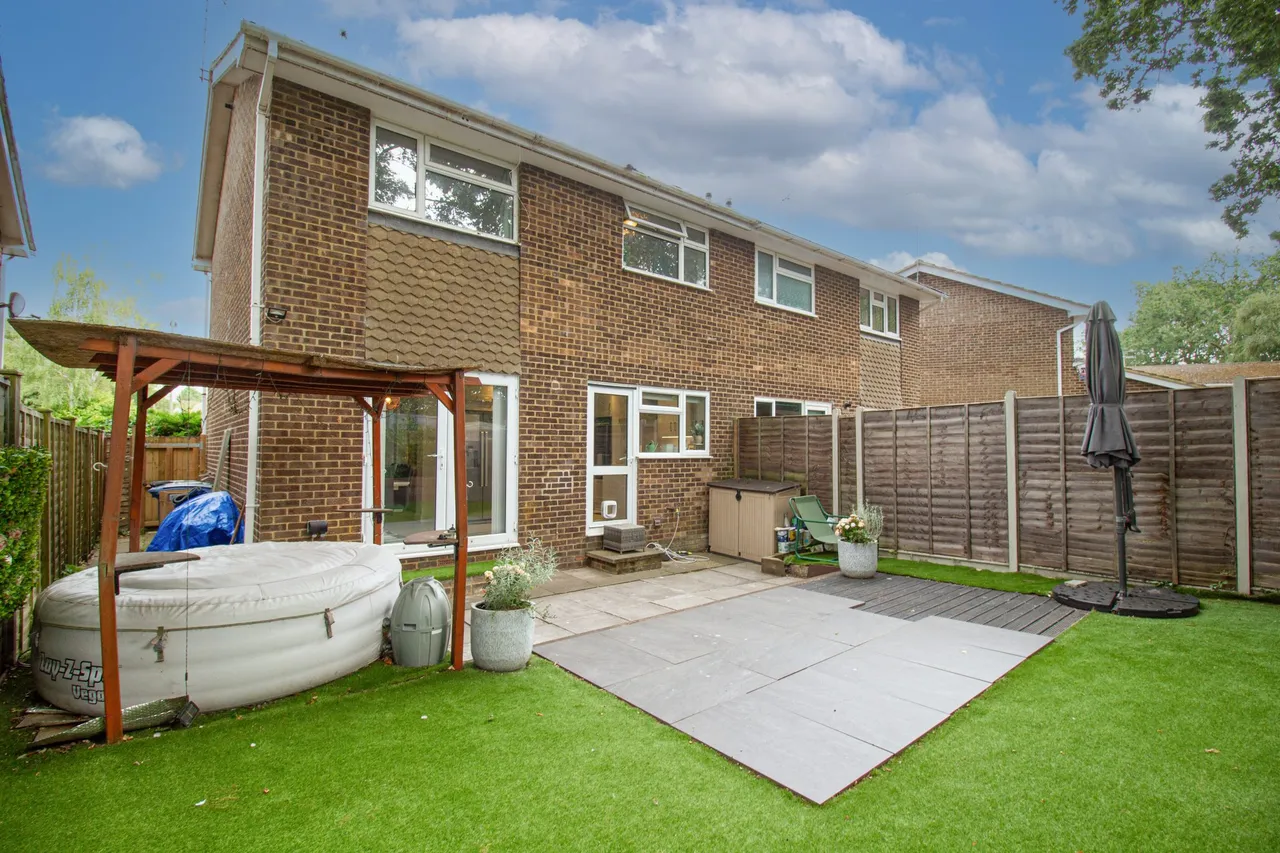 Tavistock Road, Fleet, GU51 4EE, photo 12