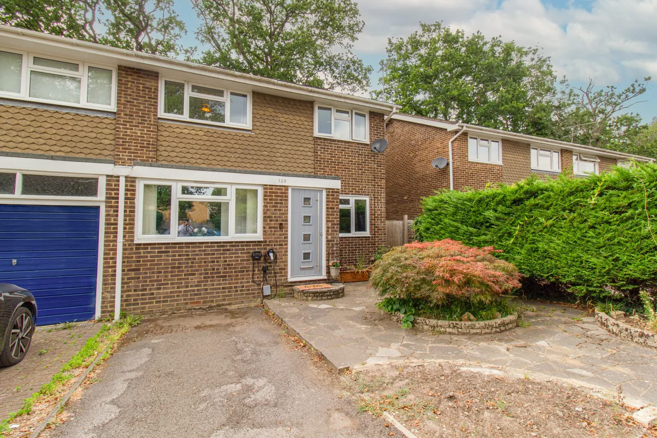 3 bed house for sale — Tavistock Road, Fleet, GU51 4EE