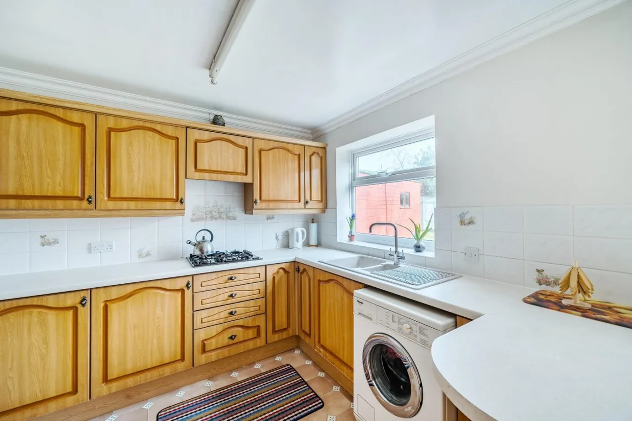 Larkhill Road, Yeovil, BA21, photo 15
