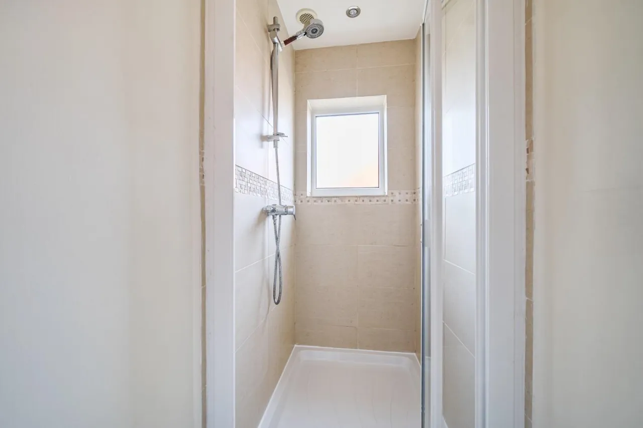 Larkhill Road, Yeovil, BA21, photo 9
