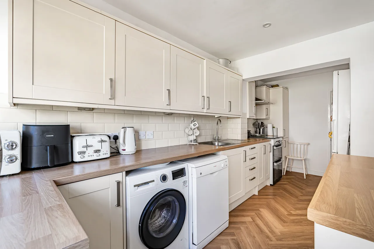 Hythefield Avenue, Egham, TW20, photo 11