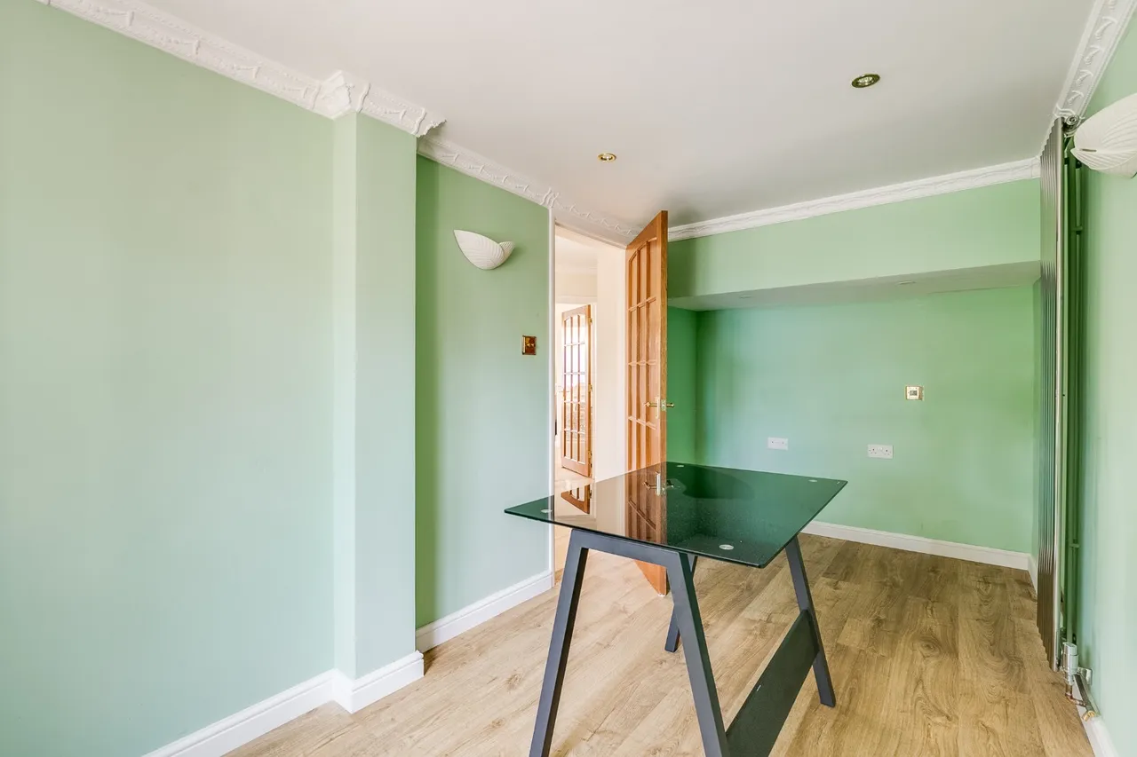The Quadrant, Letchworth Garden City, SG6, photo 6