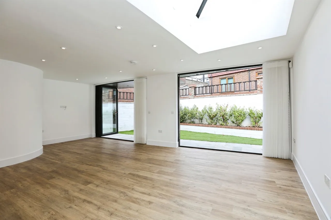 East Grinstead, RH19, photo 2