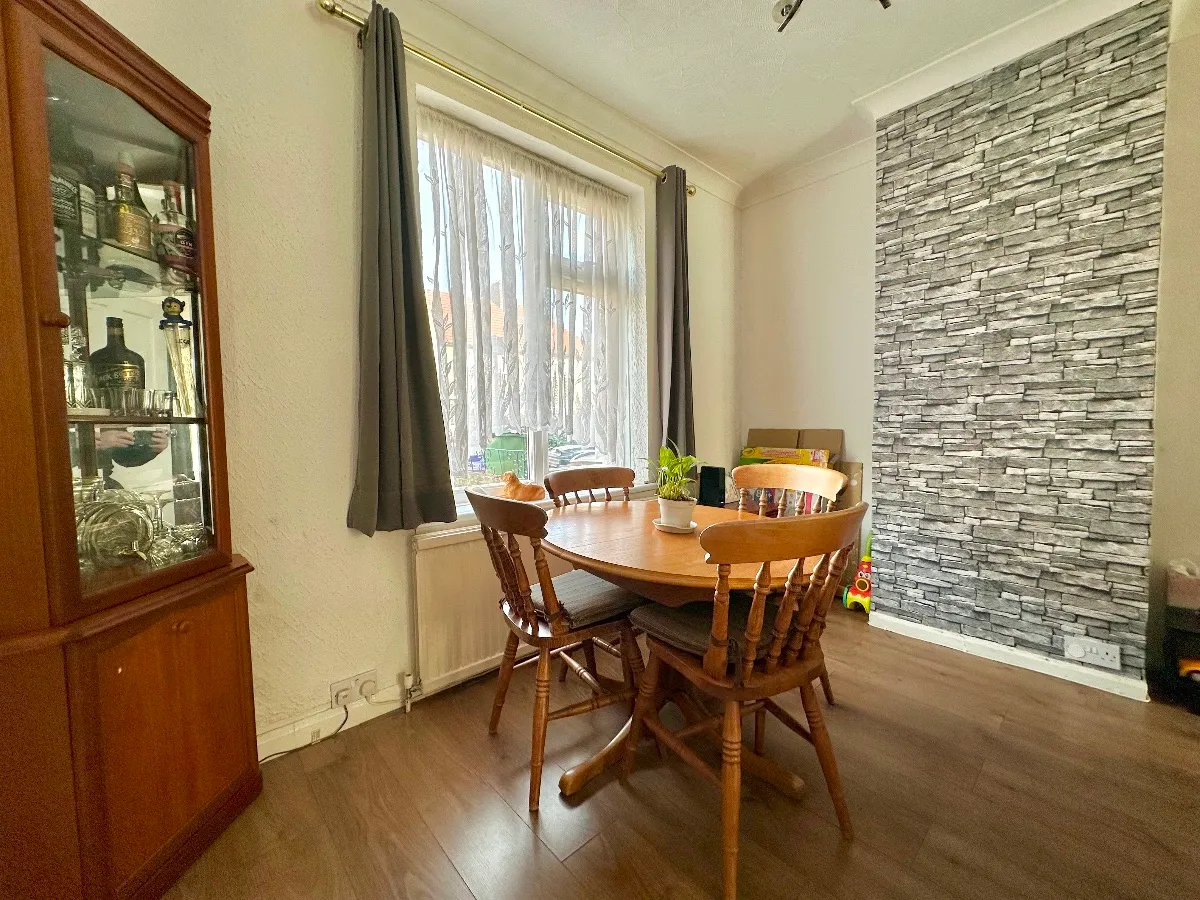 Valence Wood Road, Dagenham, photo 4