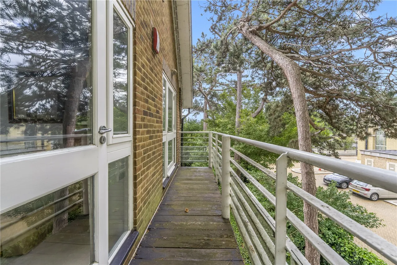 Thames Close, Hampton, TW12 2ET, photo 9