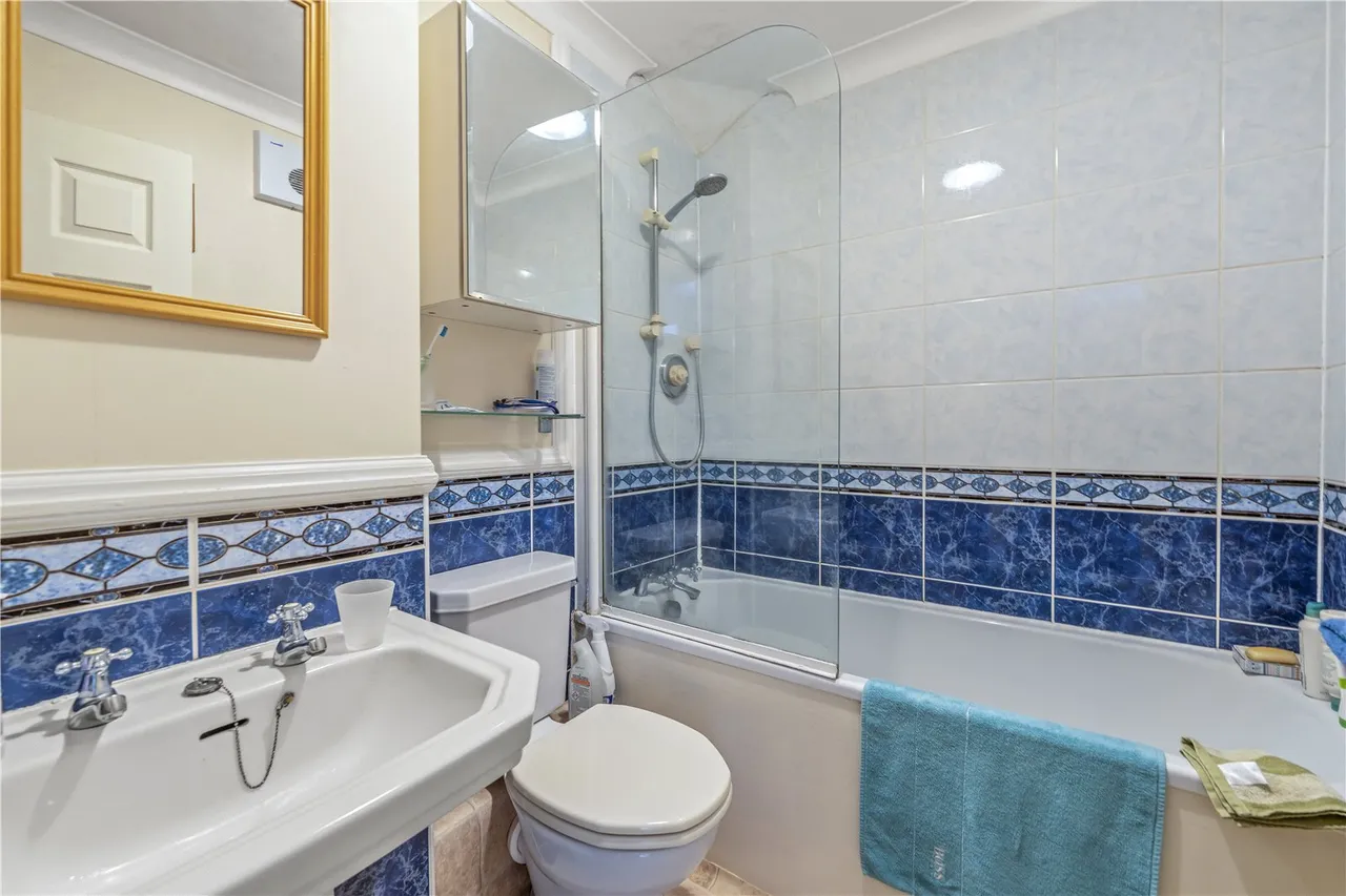 Thames Close, Hampton, TW12 2ET, photo 7