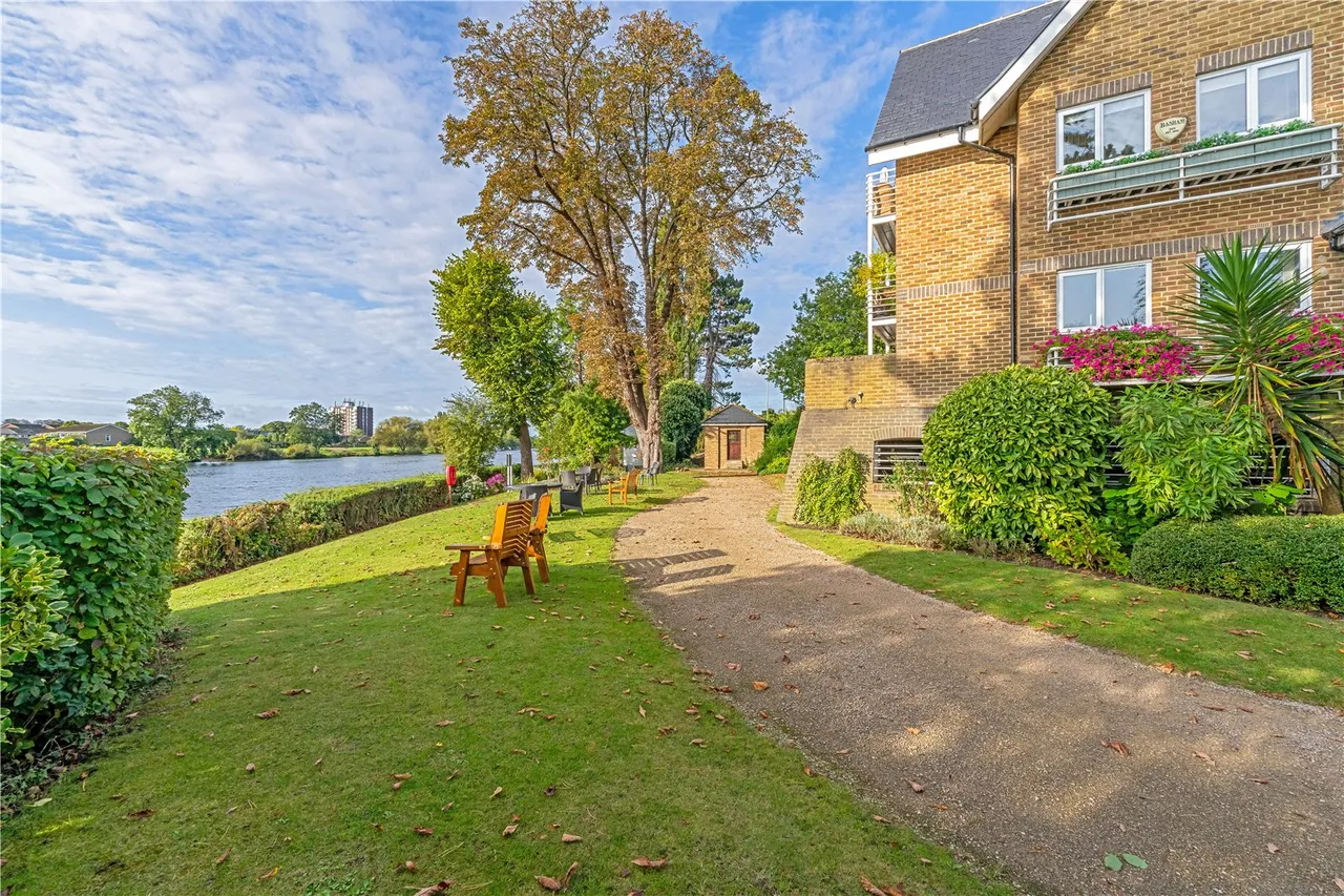 Thames Close, Hampton, TW12 2ET, photo 10