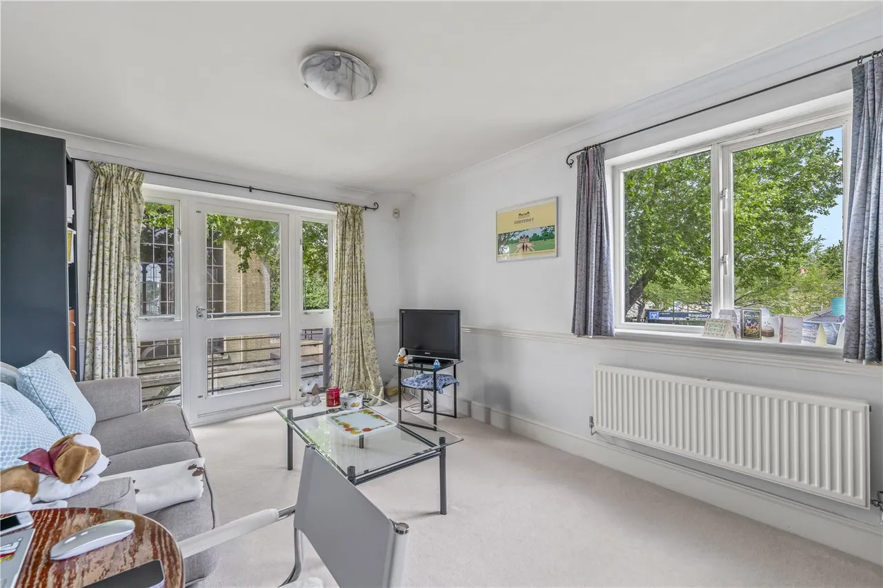 Thames Close, Hampton, TW12 2ET, photo 3