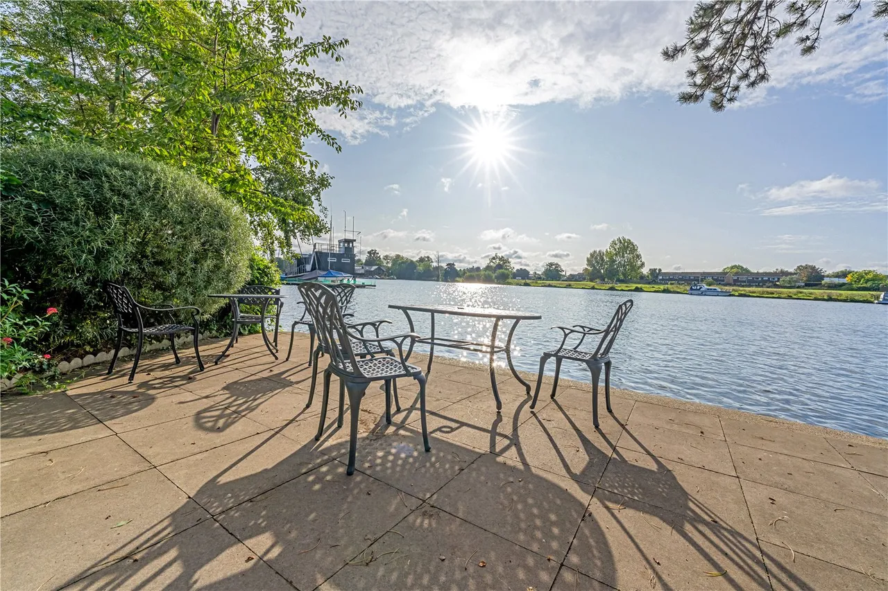 Thames Close, Hampton, TW12 2ET, photo 2