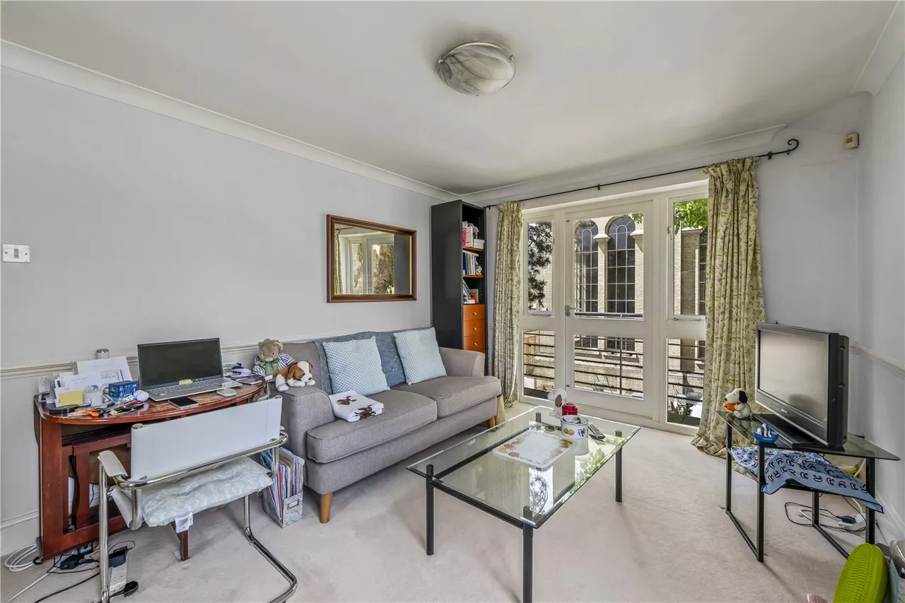 Thames Close, Hampton, TW12 2ET, photo 4