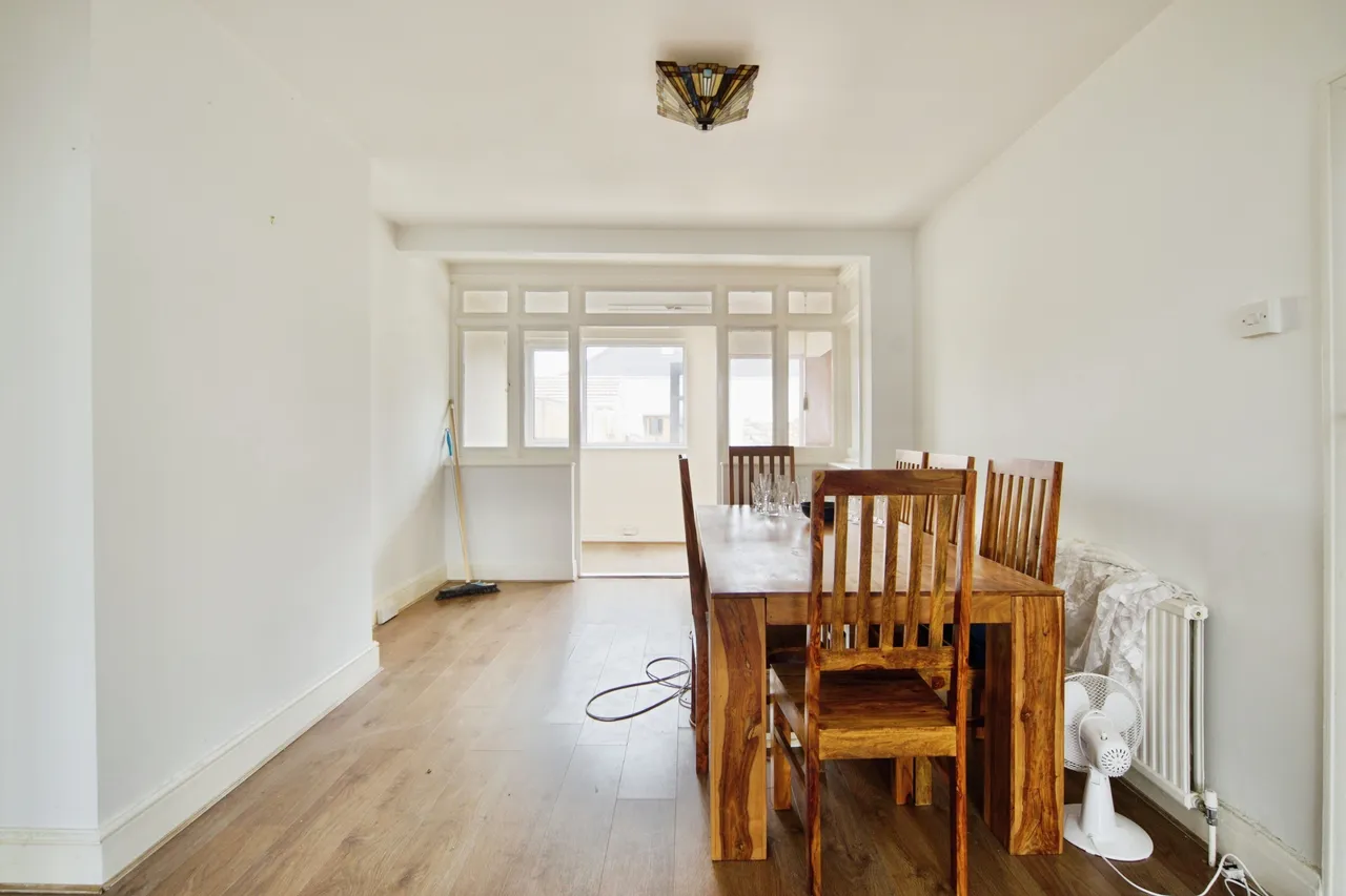 Adelaide Gardens, Romford, photo 7