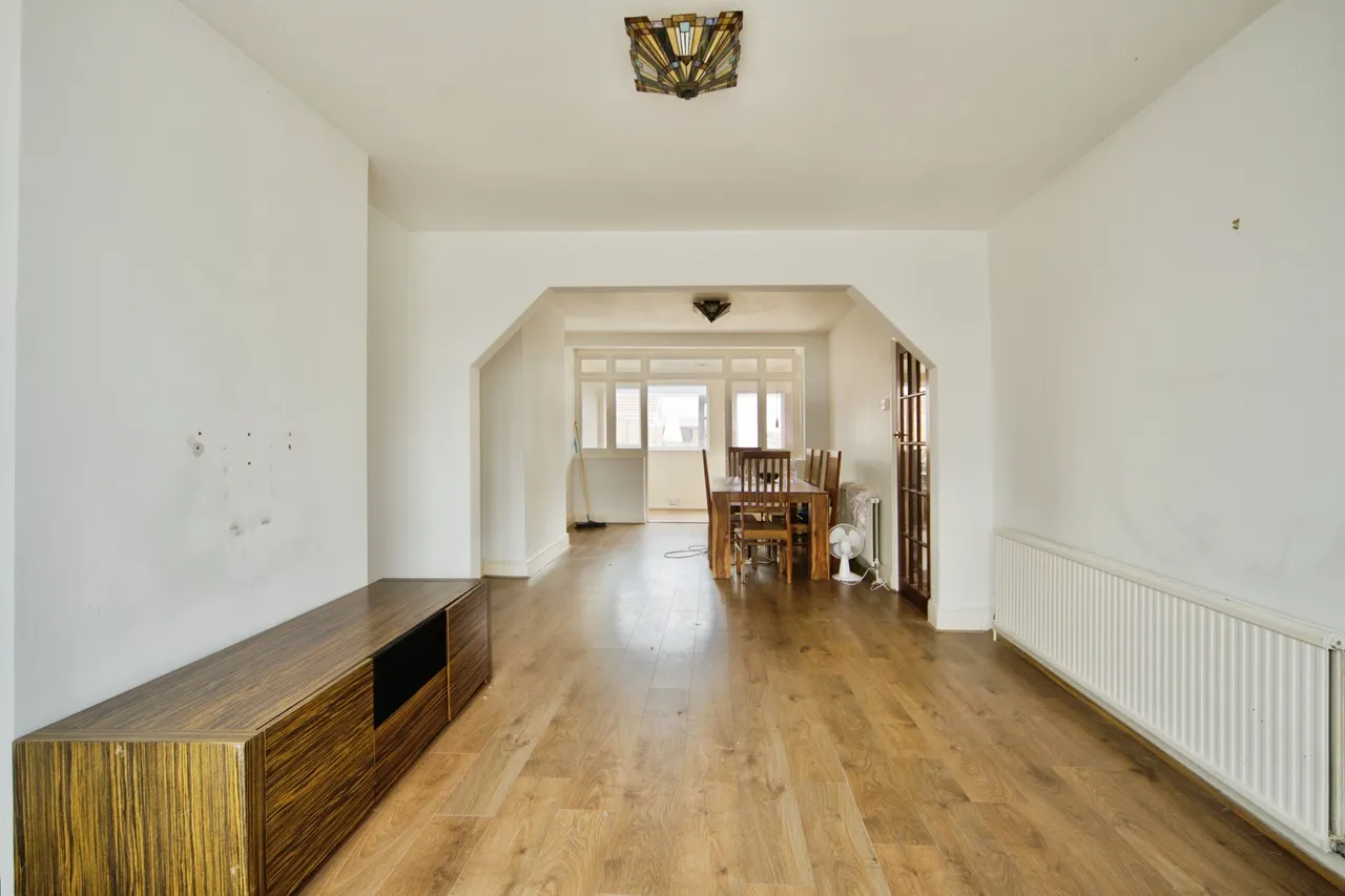 Adelaide Gardens, Romford, photo 10