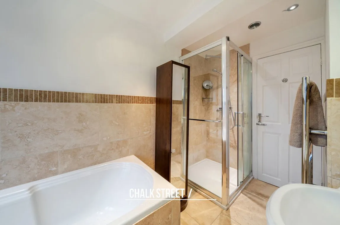 Winding Way, Dagenham, RM8 2TB, photo 15