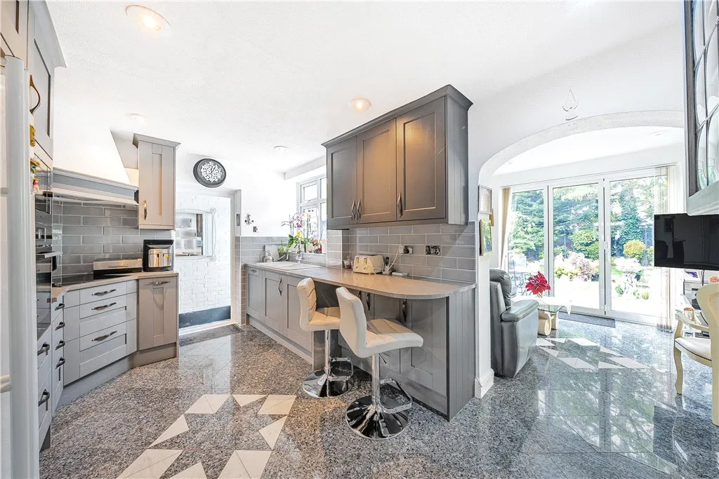 Green Lane, Edgware, HA8, photo 5