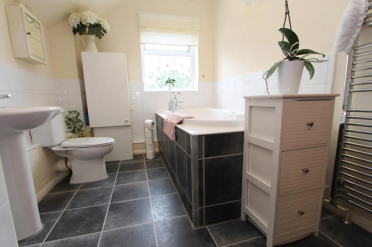 Woodfield Crescent, Kidderminster, photo 13