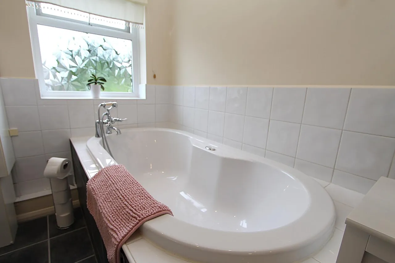 Woodfield Crescent, Kidderminster, photo 14