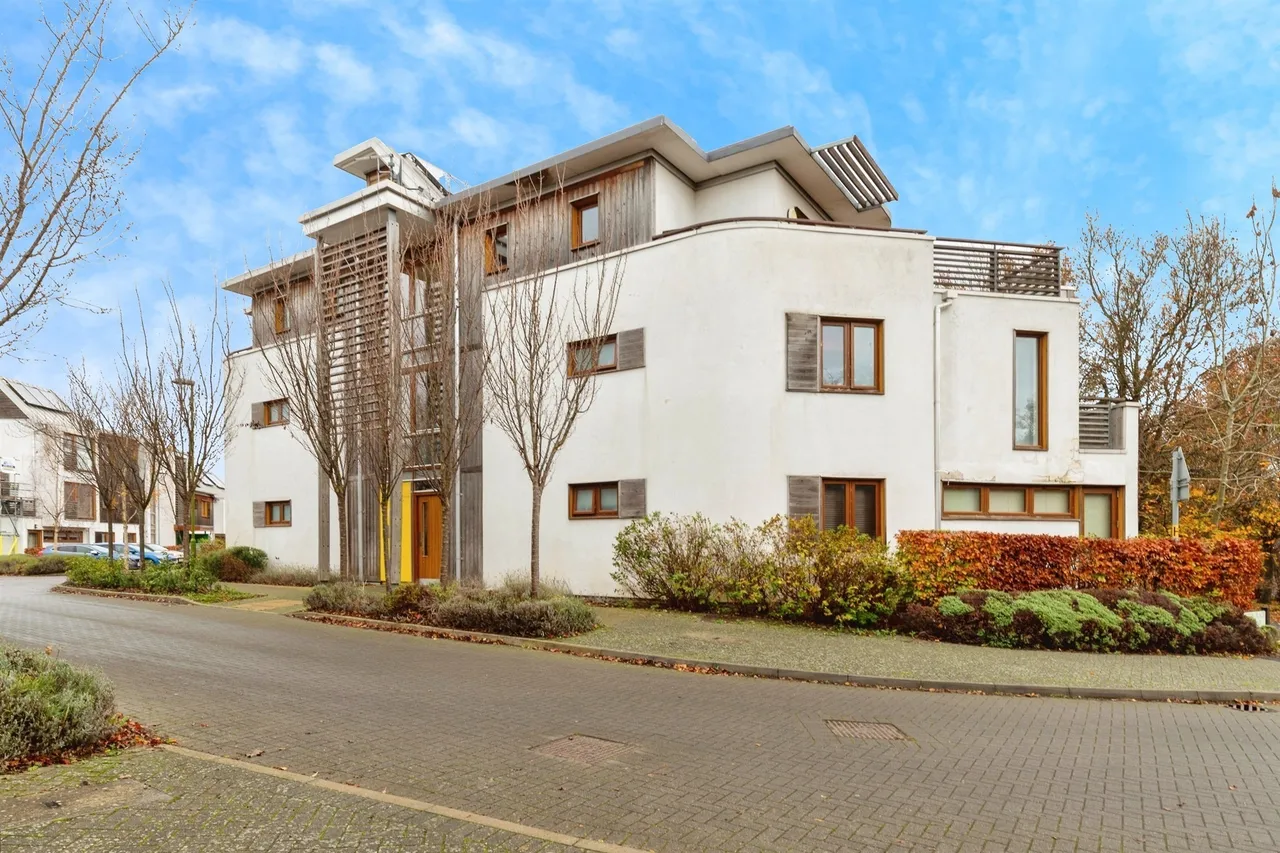 2 bed flat for sale — Hartington Place, LETCHWORTH GARDEN CITY