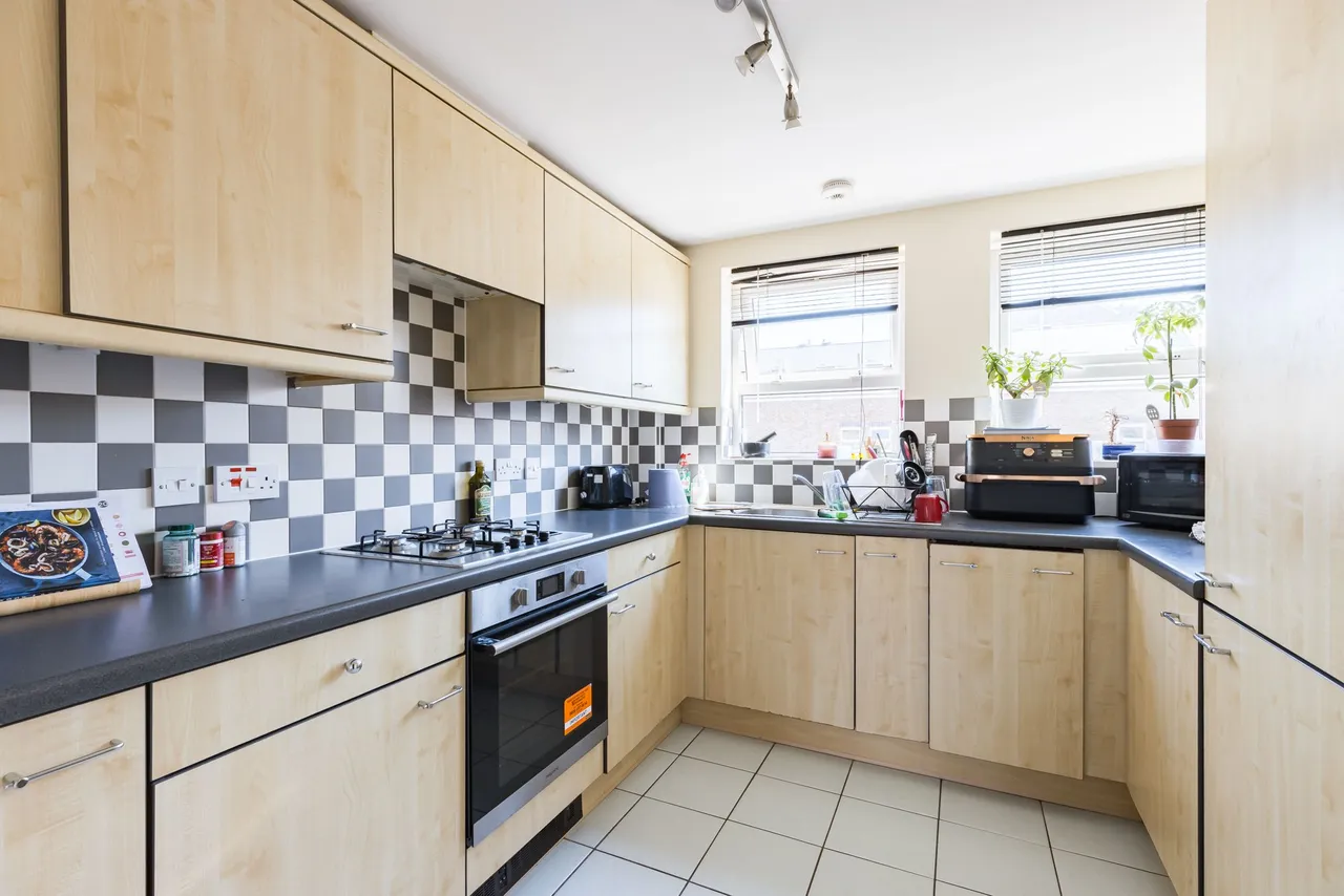 8 Schooner Close, London, photo 8
