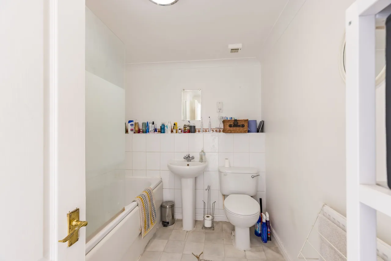 8 Schooner Close, London, photo 10