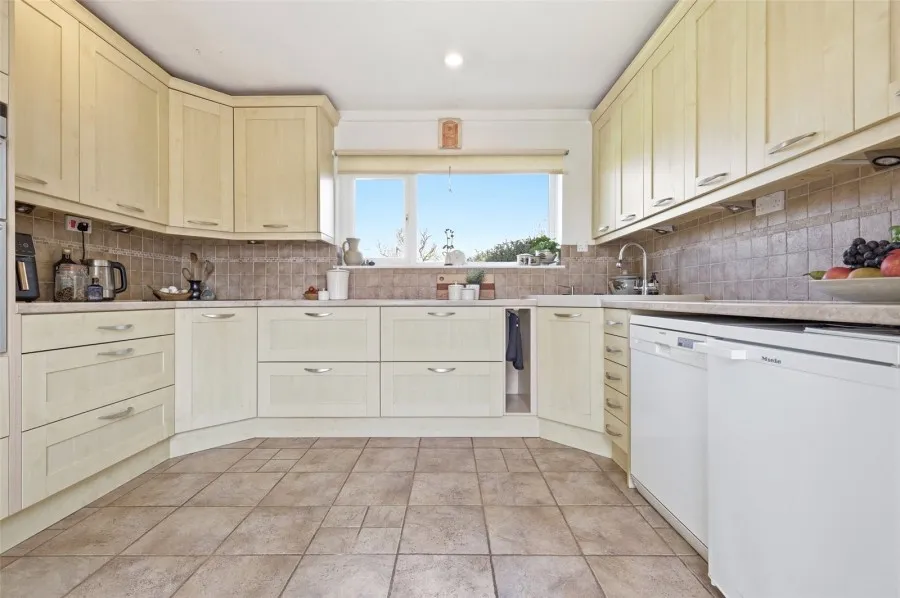House Under Offer with 3 bedrooms in Radwinter, Saffron Walden, CB10, photo 4