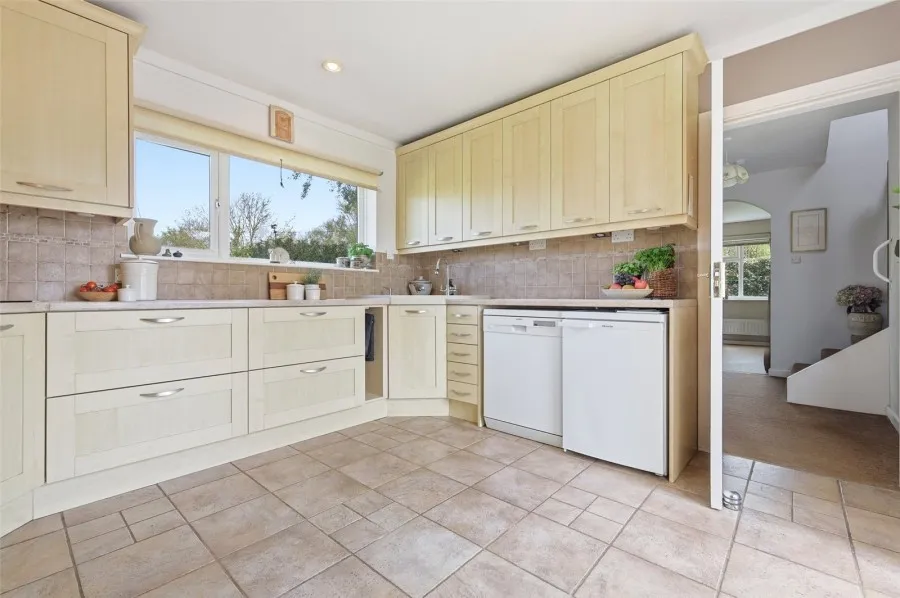 House Under Offer with 3 bedrooms in Radwinter, Saffron Walden, CB10, photo 6